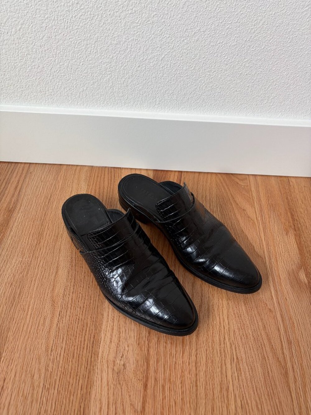 Freda Salvador Black Croc Embossed Leather Mule Loafers Size 8